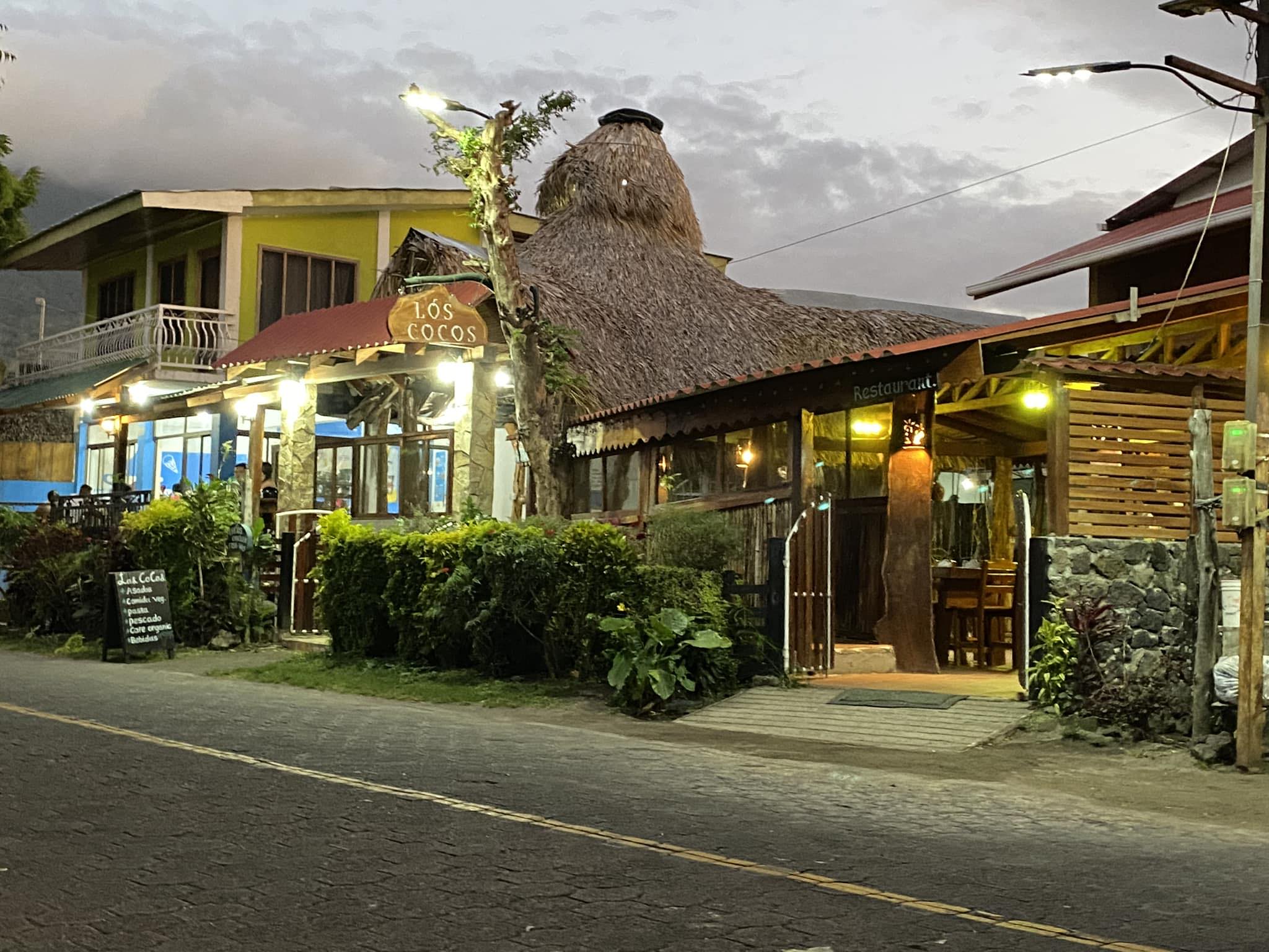 LOS COCOS
