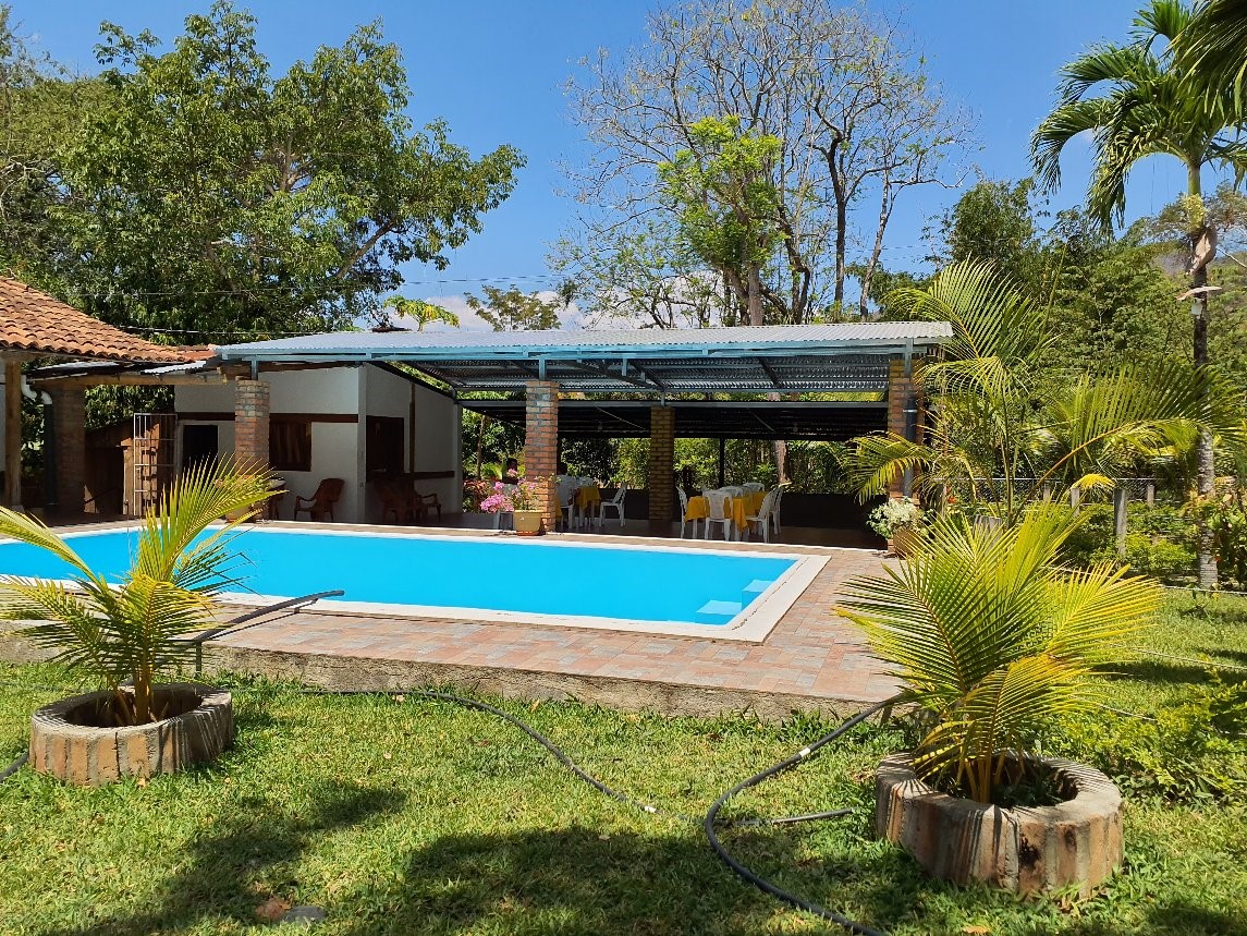 CENTRO RECREATIVO AGUAS CALIENTES