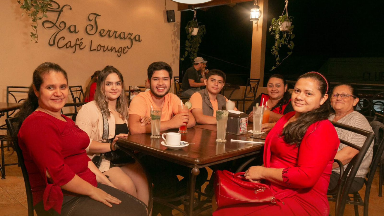 LA TERRAZA CAFE LOUNGE