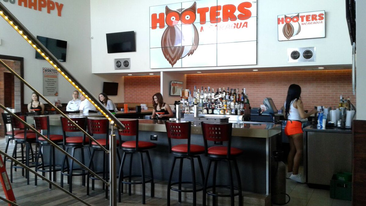 HOOTERS