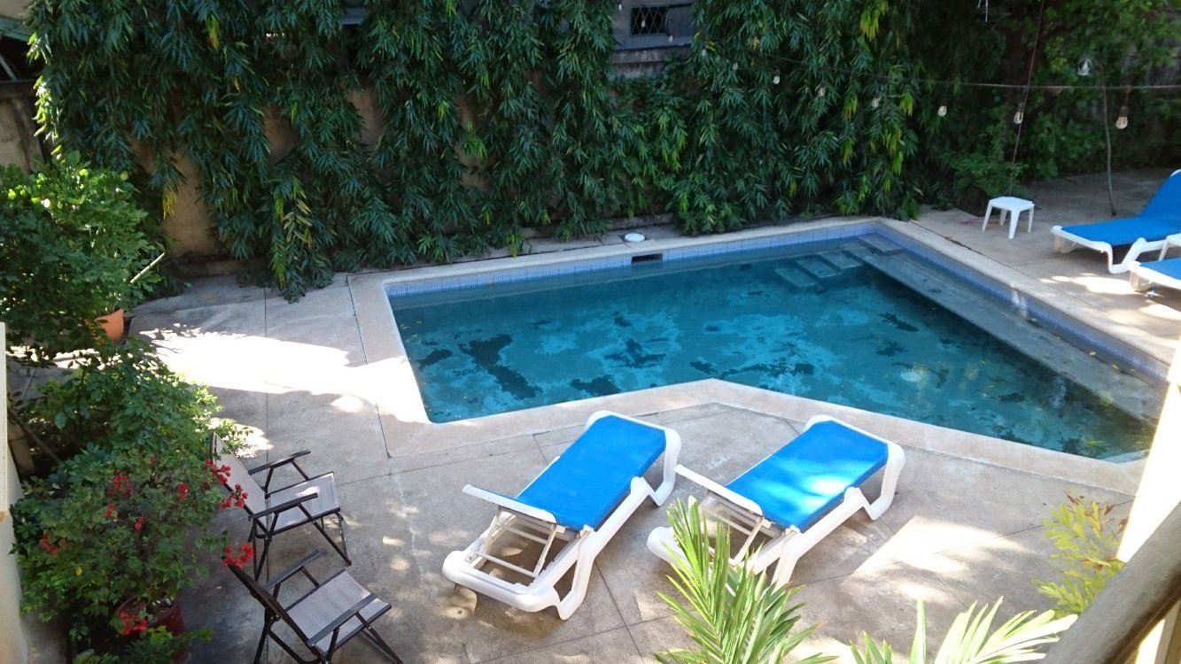 LOOKING GOOD SURF HOUSE