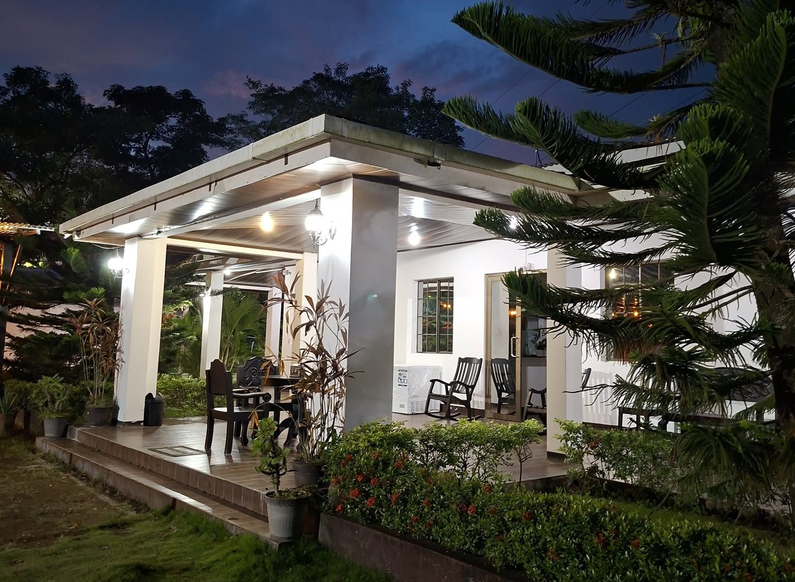 LOS ROBLES