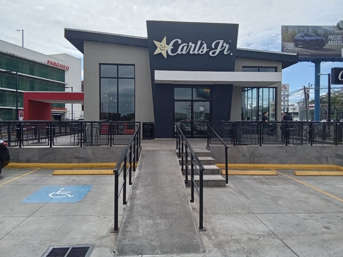CARL´S JR GALERÍAS SANTO DOMINGO