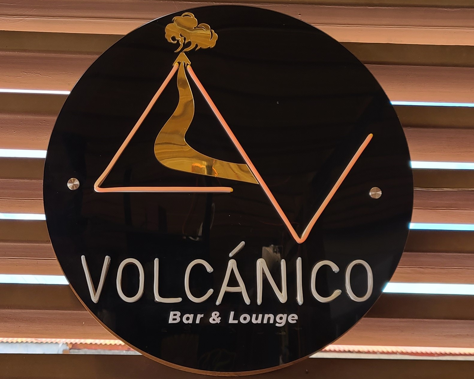 VOLCÁNICO BAR Y LOUNGE