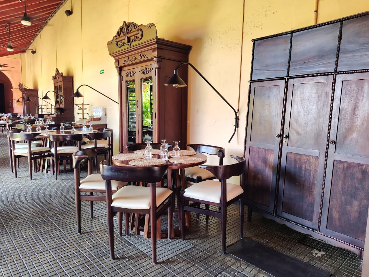 CASA LOLA