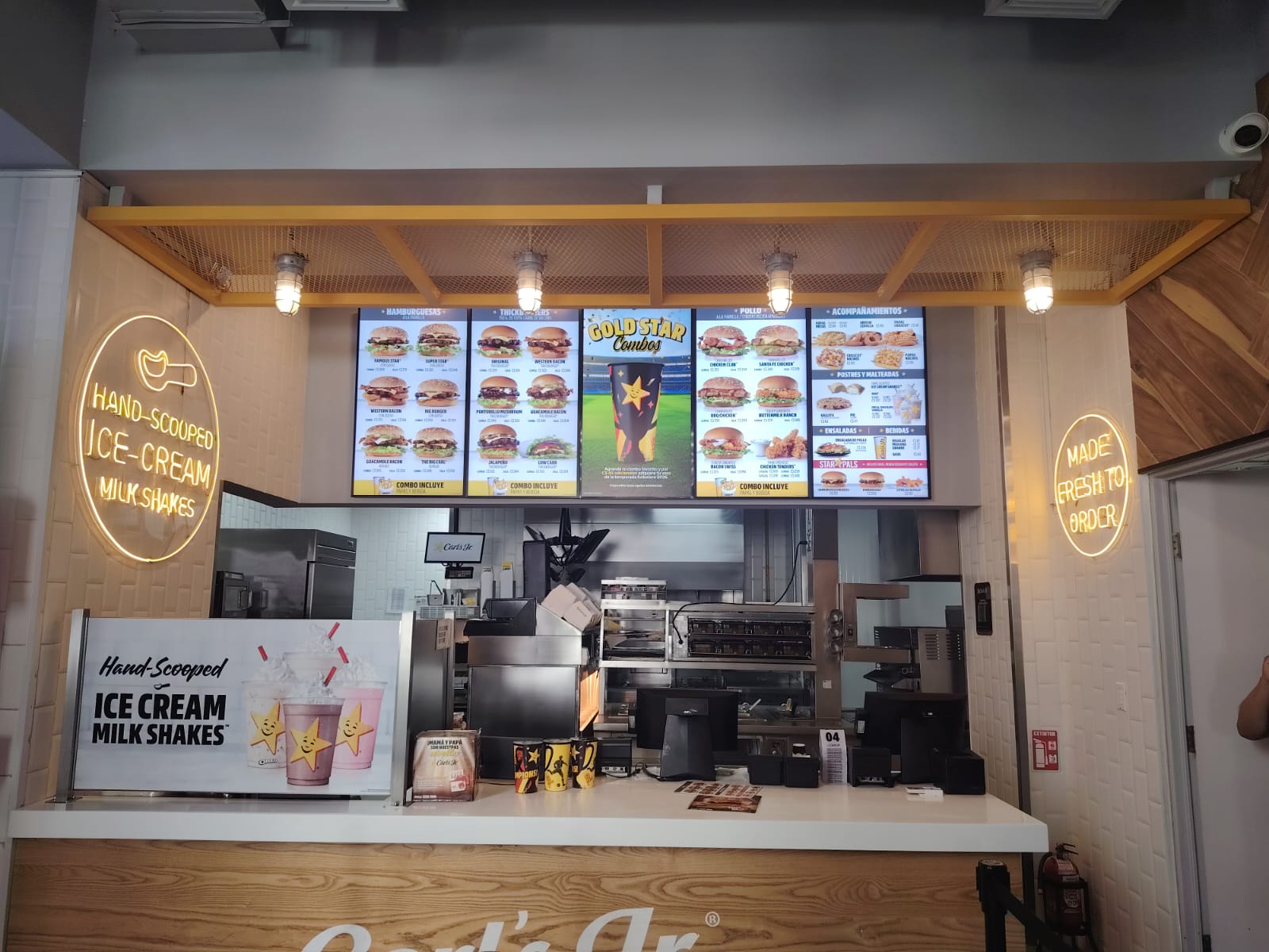 CARL’S JR