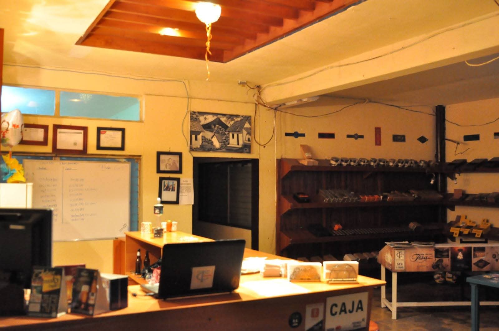 CIGARS LOUNGE