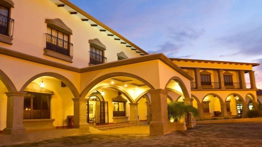 LOS PORTALES