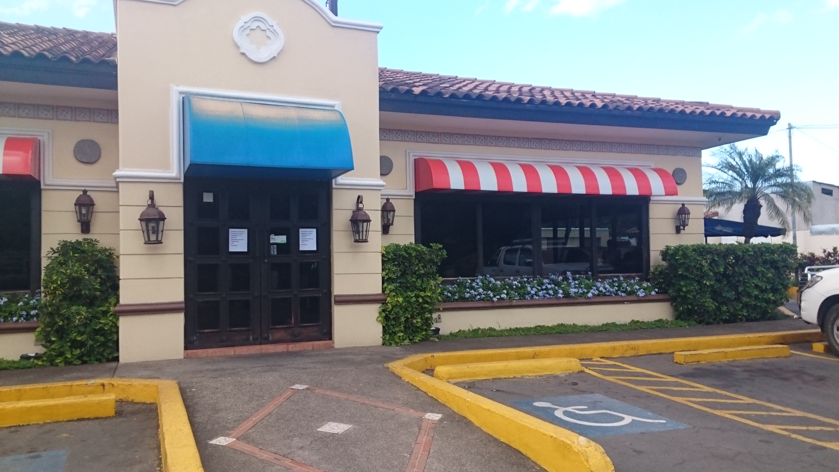 ROSTIPOLLOS VILLA FONTANA