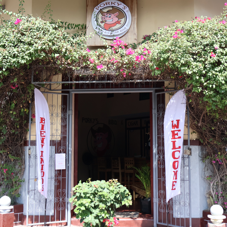 PORKY'S BBQ & CIGAR BAR