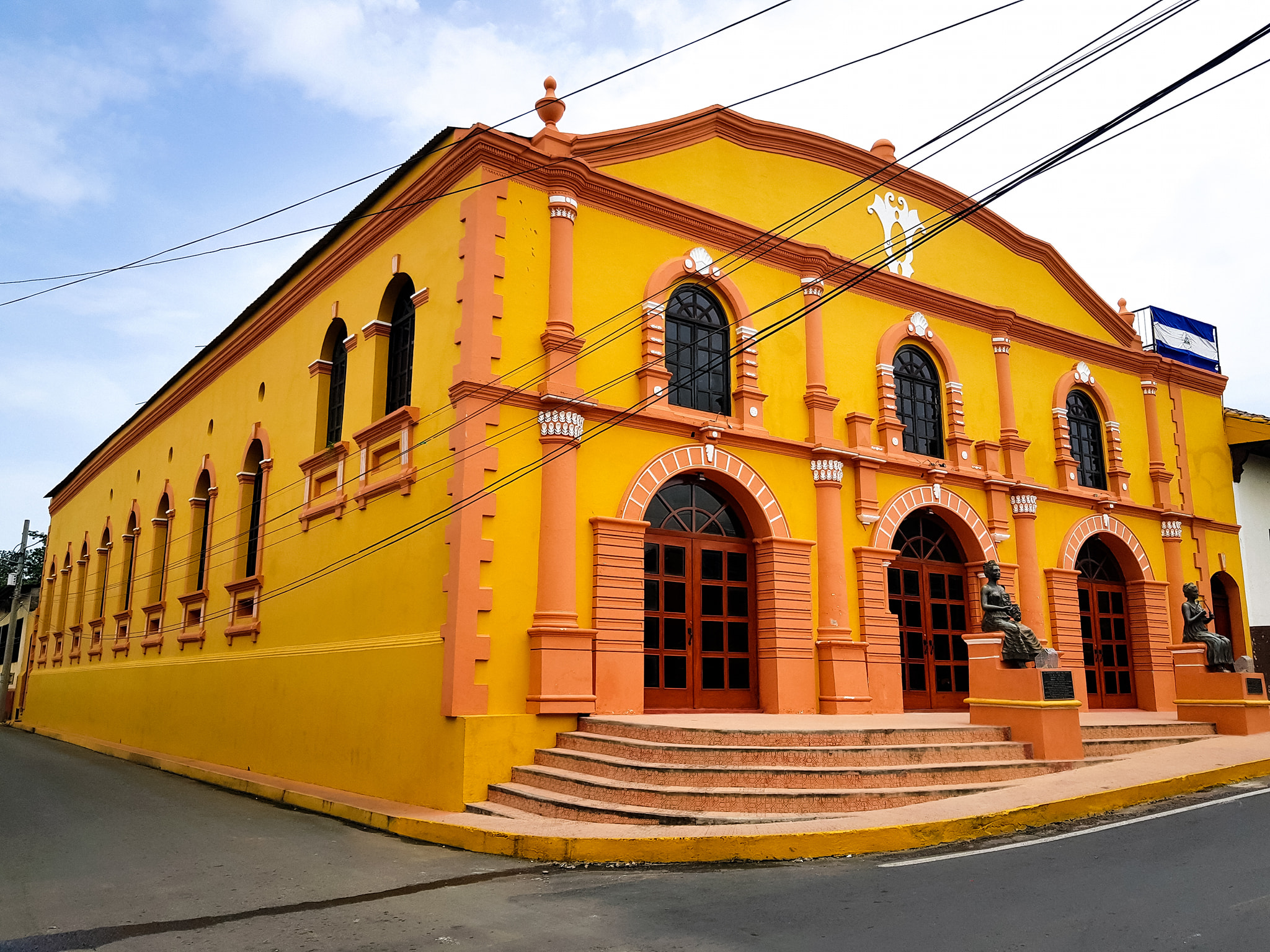Teatro Municipal José De La Cruz Mena