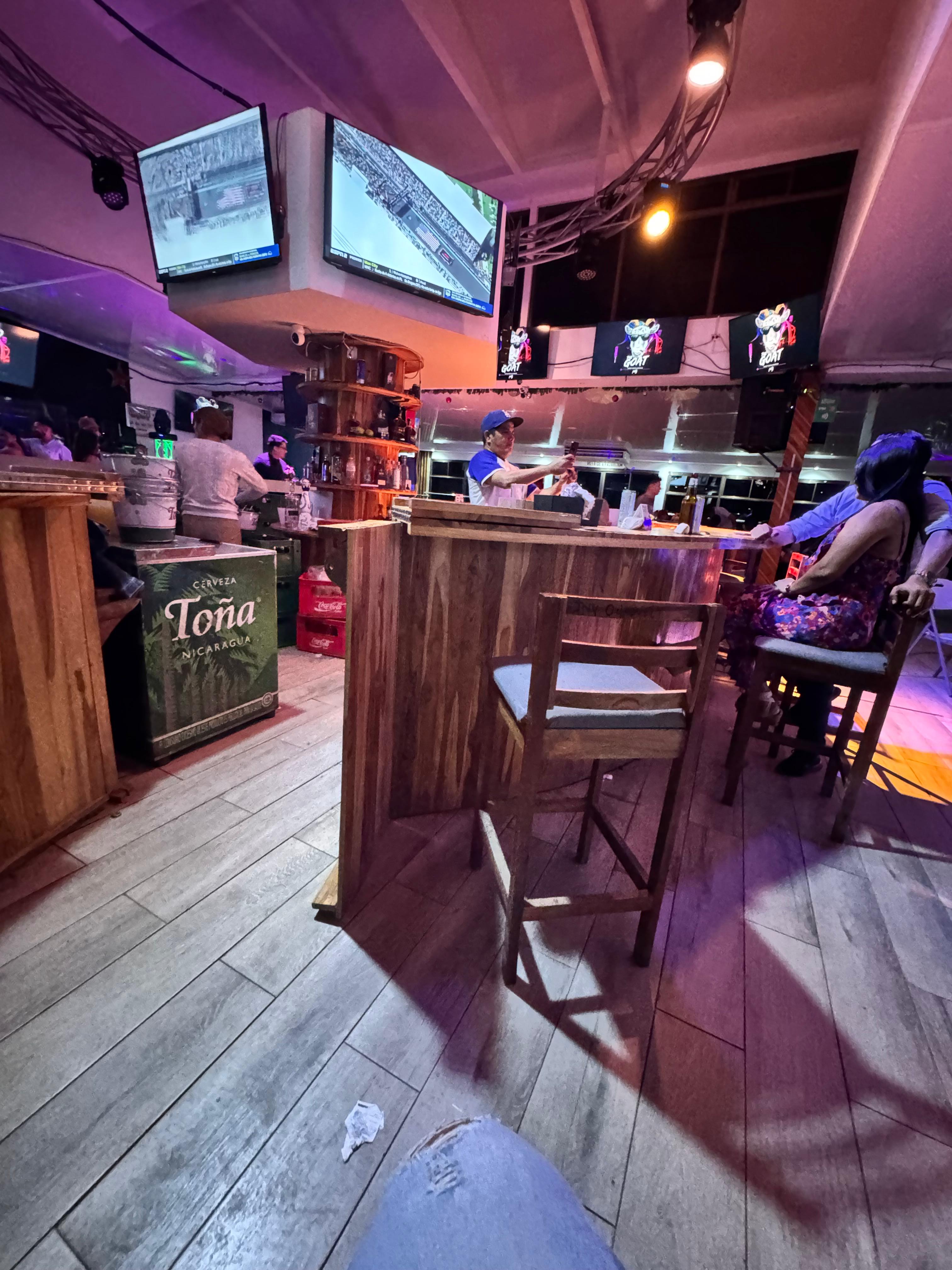 SPORT BAR THE GOAT