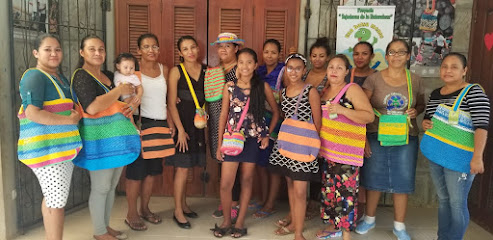 Iniciativa de mujeres Tejiendo por la Naturaleza,